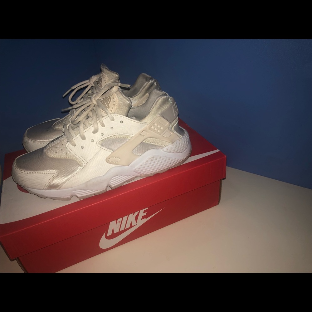 NIKE Air Huarache.